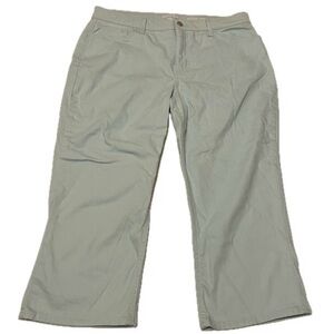 Riders by Lee Women’s 14M Mid-Rise Mint Capri Jeans